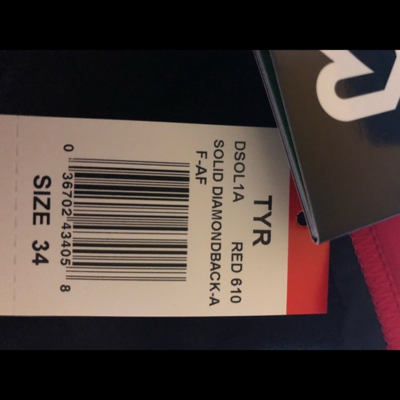 TYR lifeguard swim suit. Brand new never used - Picture 4 of 5